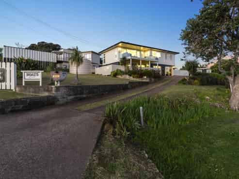 13 Alison Road, Surfdale