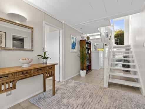 13 Alison Road, Surfdale