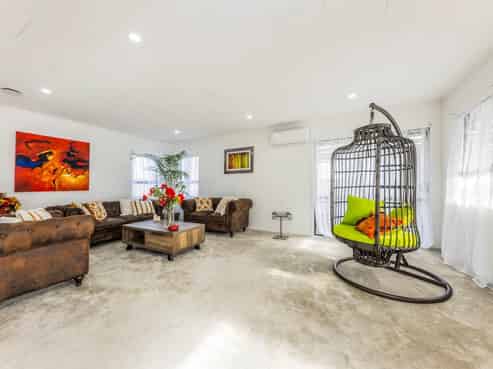 8 Matthews Road, Flat Bush