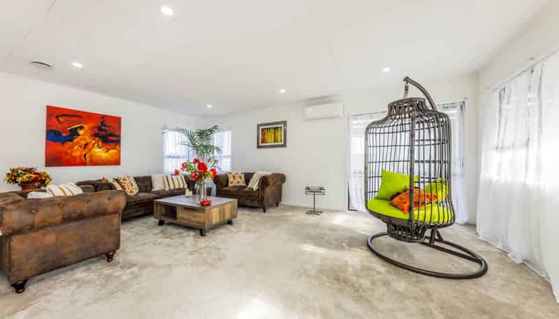 8 Matthews Road, Flat Bush