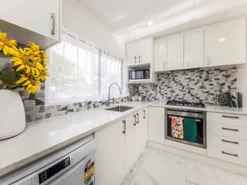 8 Matthews Road, Flat Bush