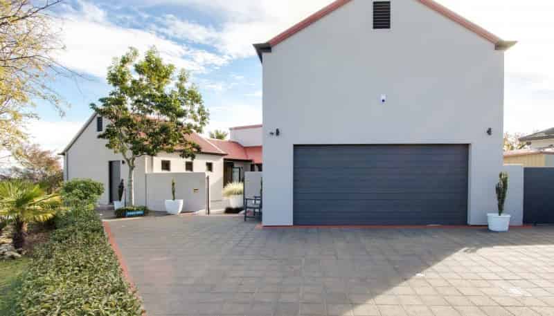 10 Woodford Heights, 