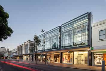 Prime Wall Street Mall Retail Opportunity