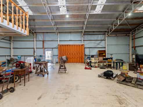 9,561m² OF INDUSTRIAL LAND