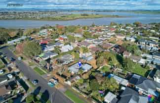 21 Blanes Road, Weymouth