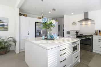 23 Willow Street, Avenues