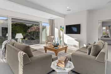 23 Willow Street, Avenues