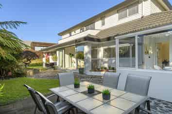 23 Willow Street, Avenues