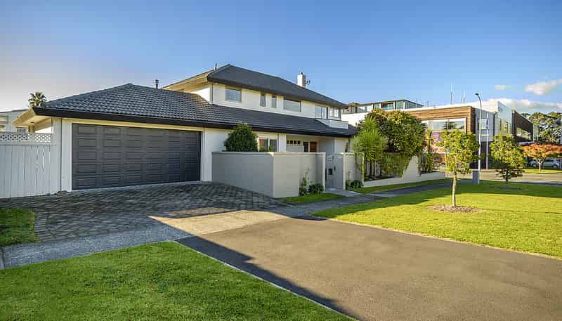 23 Willow Street, Avenues