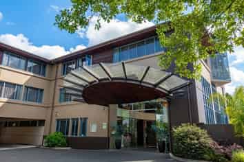 Freehold hotel investment