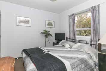 21 Brookbank Place, Glenview