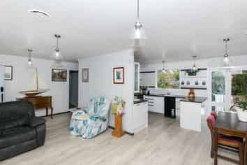 21 Brookbank Place, Glenview