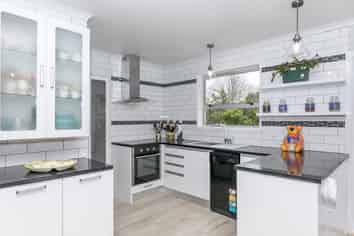 21 Brookbank Place, Glenview