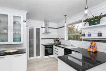 21 Brookbank Place, Glenview