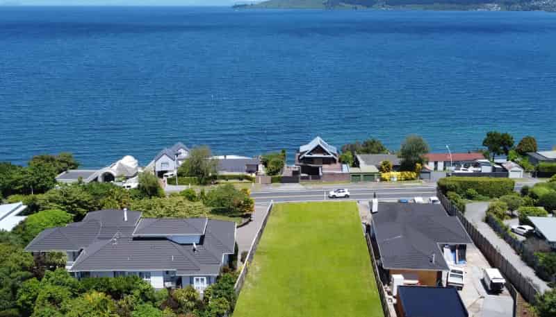 2 - 184 Lake Terrace, Hilltop