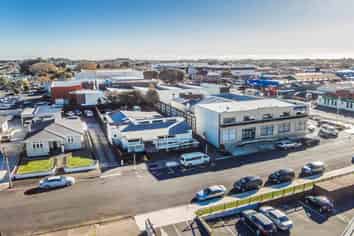150M2 OFFICE ON ROULSTON