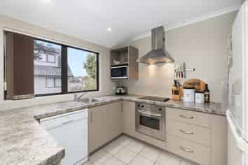 27 Clifton Terrace, Brookfield