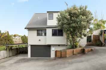 27 Clifton Terrace, Brookfield