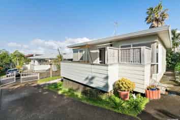 1221a Whangaparaoa Road, Army Bay