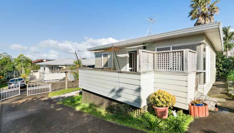 1221a Whangaparaoa Road, Army Bay