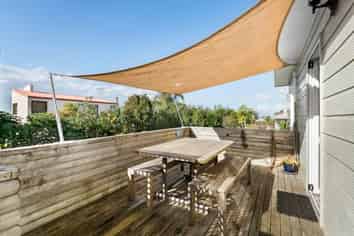 1221a Whangaparaoa Road, Army Bay