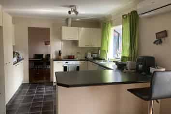 2 Watersfield Place, Flat Bush