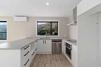 6 Lakefield Close, Kingston