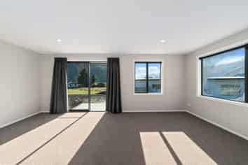 6 Lakefield Close, Kingston