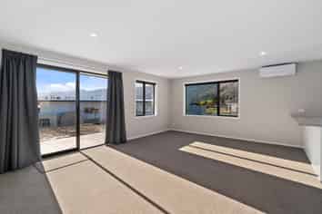 6 Lakefield Close, Kingston