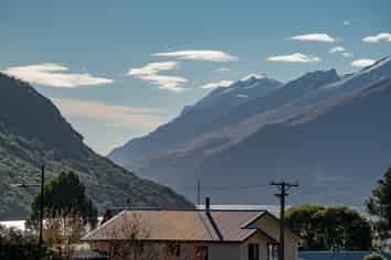 6 Lakefield Close, Kingston