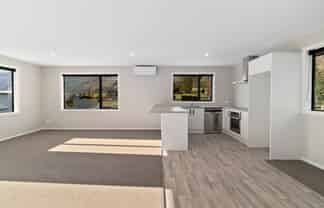 6 Lakefield Close, Kingston