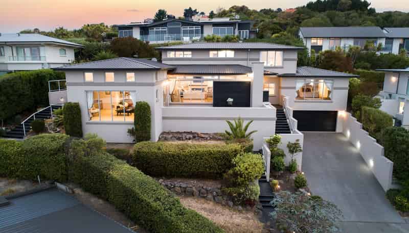 2 Serenata Lane, Redcliffs