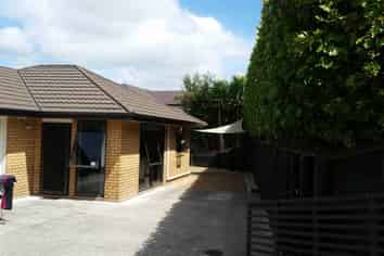 143A Royal Road, Massey