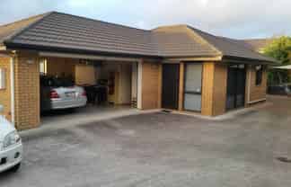 143A Royal Road, Massey