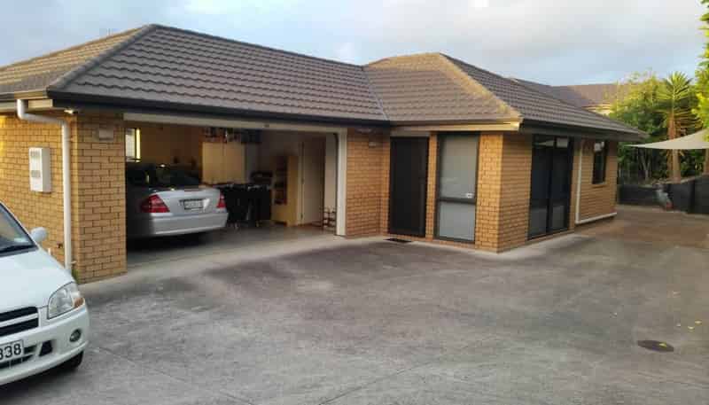 143A Royal Road, Massey