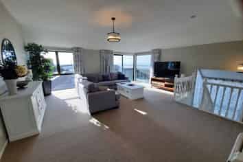 76 Mount Pleasant Road, Mount Pleasant