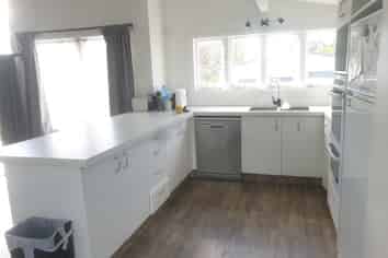 24 Deborah Place, Mangakakahi