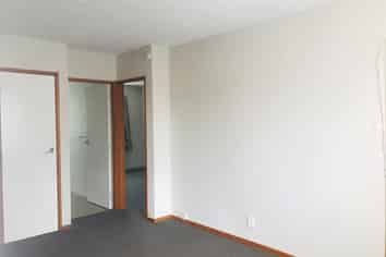 1/4 June Place, Hamilton East