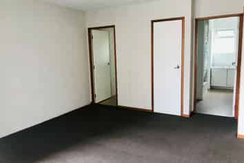 1/4 June Place, Hamilton East