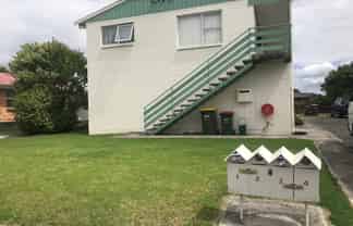 1/4 June Place, Hamilton East