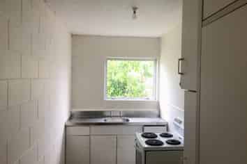 1/4 June Place, Hamilton East