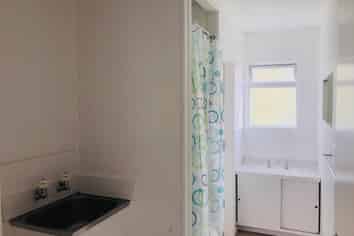 1/4 June Place, Hamilton East