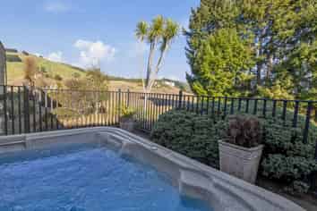 2 The Fairways, Kinloch