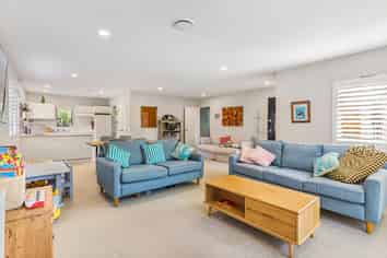 2/83 Saint Johns Road, Saint Johns