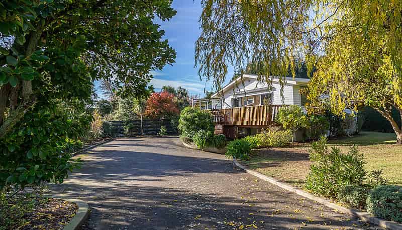 26 Wild Road, Weedons