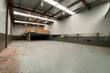 Modern 510sqm Tilt slab warehouse