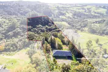 8 Duffy Road, Waitakere