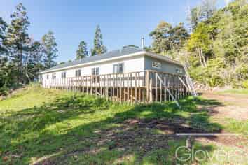 8 Duffy Road, Waitakere