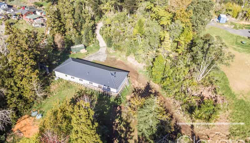 8 Duffy Road, Waitakere