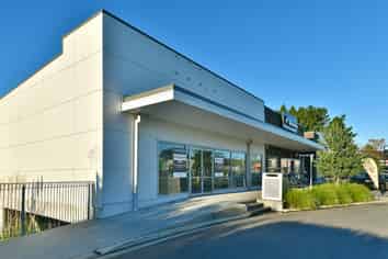 WHAT A LOCATION - YOU WOULD BE LOVING IT!